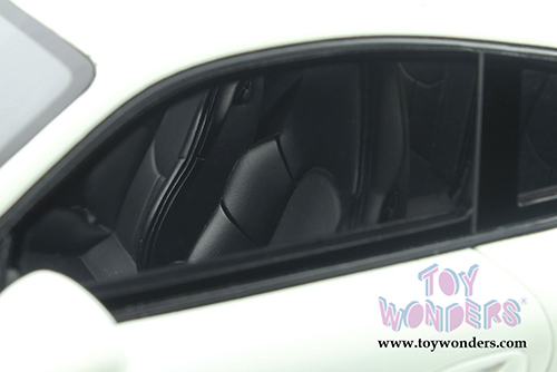 GT Spirit - Porsche 911 GTS Hardtop (2011, 1/18 scale resin model car, Carrara White) GT287