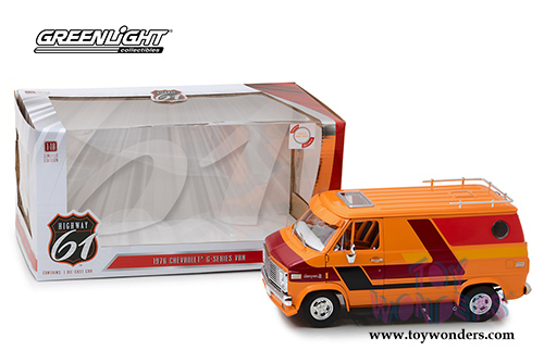 Greenlight Highway 61 - Chevrolet&reg; G-Series Van (1976, 1/18 scale diecast model car, Orange) HWY18012