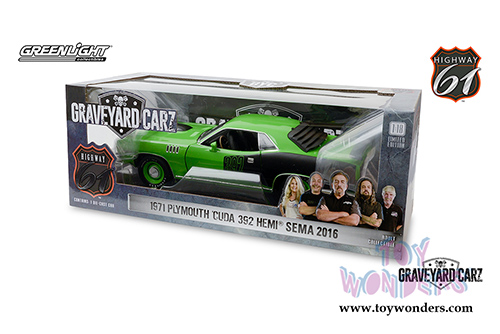 Greenlight Highway 61 - Plymouth 'Cuda with Custom Crate 392 HEMI Engine (2016 SEMA Show Unveil) Graveyard Carz (2012-Current TV Series) (2016, 1/18 scale diecast model car, Bright Green/Black) HWY18017