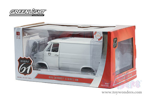 Greenlight Highway 61 - Chevrolet&reg; G-Series Van (1976, 1/18 scale diecast model car, White) HWY18023