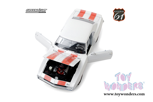 Greenlight Highway 61 - Chevrolet&reg; Camaro&reg; Z10&reg; Pace Car Coupe (1969, 1/18 scale diecast model car, White/Red) HWY18026
