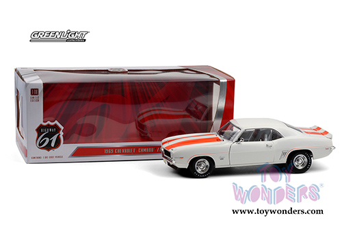 Greenlight Highway 61 - Chevrolet&reg; Camaro&reg; Z10&reg; Pace Car Coupe (1969, 1/18 scale diecast model car, White/Red) HWY18026