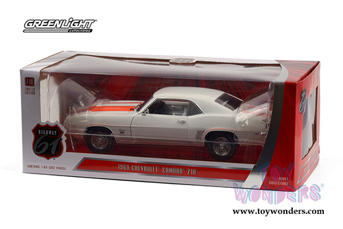 Greenlight Highway 61 - Chevrolet&reg; Camaro&reg; Z10&reg; Pace Car Coupe (1969, 1/18 scale diecast model car, White/Red) HWY18026