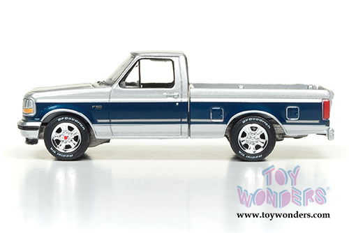 Round 2 Johnny Lightning - Classic Gold 2017 | Ford F-150 Pick-Up (1993, 1/64 scale diecast model car, Silver/Blue) JLCG009/24A