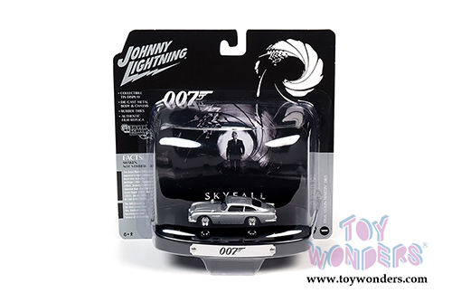 Round 2 Johnny Lightning - Silver Screen Machines Dioramas 2020 Release 1 (1/64 scale diecast model car, Asstd.) JLDR013/24