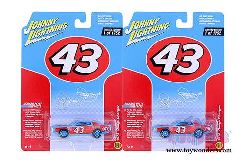 Round 2 Johnny Lightning - Richard Petty Dodge Charger #43 Hard Top (1974, 1/64 scale diecast model car, Petty Blue/Red) JLSP002/24