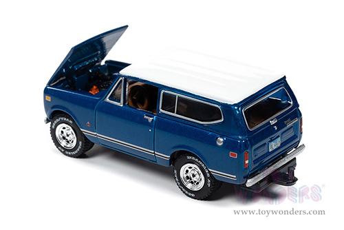 Round 2 Johnny Lightning - Classic Gold Collection 2021 Release 3 | International Scout II (1979, 1/64 scale diecast model car, Dark Blue Metallic) JLSP168/24B