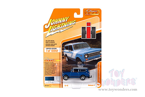 Round 2 Johnny Lightning - Classic Gold Collection 2021 Release 3 | International Scout II (1979, 1/64 scale diecast model car, Dark Blue Metallic) JLSP168/24B