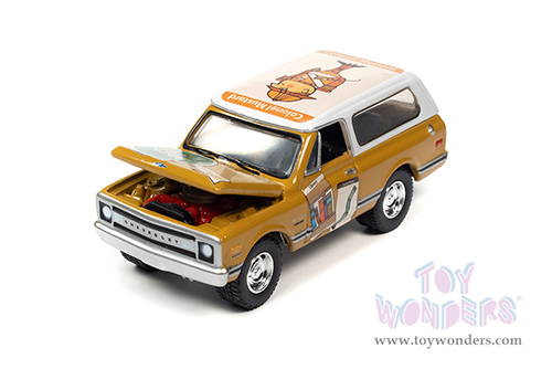 Round 2 Johnny Lightning - Pop Culture Series | Clue Chevrolet&reg; Blazer with Colonel Mustard Poker Chip (Collector Token) (1970, 1/64 scale diecast model car, Yellow/White) JLSP261/24
