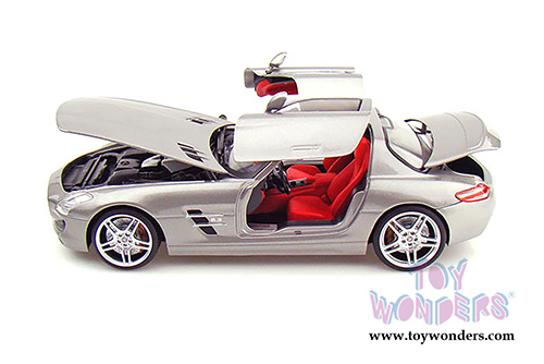 Mondo Motors - Mercedes-Benz SLS AMG Hardtop (1:18, 1/18 scale diecast model car, Silver) MO50106SV