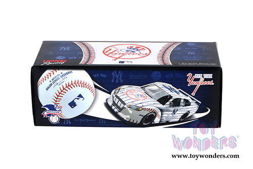 Lionel Racing - Ford Fusion New York Yankees  (2012, 1/24 scale diecast model car, White) MZZ2821NY