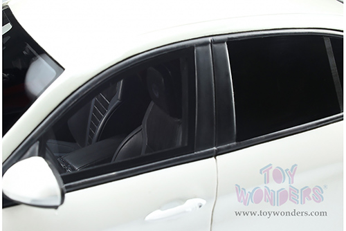 Ottomobile - Alfa Romeo Giulia Quadrifoglio Hardtop (2019, 1/18 scale resin model car, White Trofeo) OT839