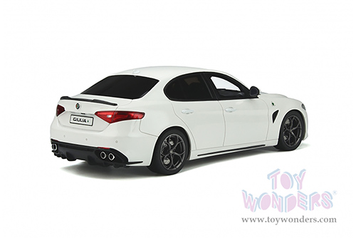Ottomobile - Alfa Romeo Giulia Quadrifoglio Hardtop (2019, 1/18 scale resin model car, White Trofeo) OT839