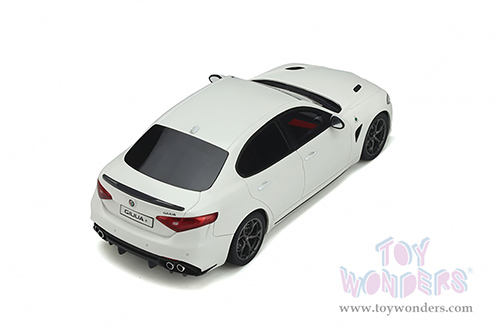 Ottomobile - Alfa Romeo Giulia Quadrifoglio Hardtop (2019, 1/18 scale resin model car, White Trofeo) OT839