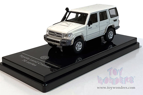 Paragon - Toyota Land Cruiser LC76 (2007, 1/64 scale diecast model car, French Vanilla) PA55311W