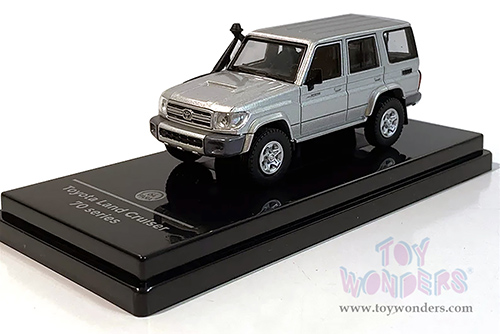 Paragon - Toyota Land Cruiser LC76 (2007, 1/64 scale diecast model car, Silver Pearl) PA55312SV