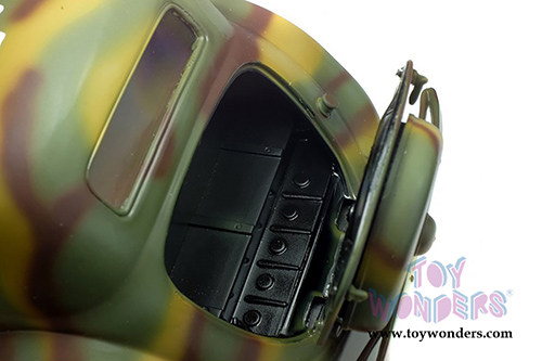 Solido - Citroën Traction 11CV FFI Hardtop (1944, 1/18 scale diecast model car, Green Camouflage) S1800902