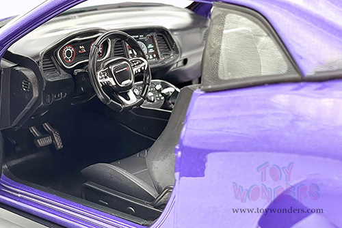 Solido - Dodge Challenger R/T Scat Pack Widebody (2020, 1/18 scale diecast model car, Plum Crazy) S1805705