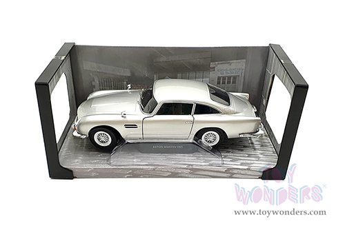 Solido - Aston Martin DB5 (1964, 1/18 scale diecast model car, Silver Birch) S1807101
