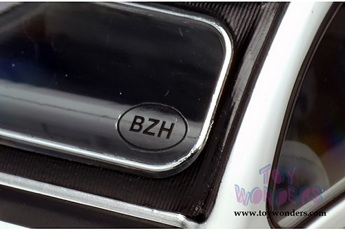 Solido - Citroën 2CV6 Breizh Hardtop (1978, 1/18 scale diecast model car, White/Black) S1850018