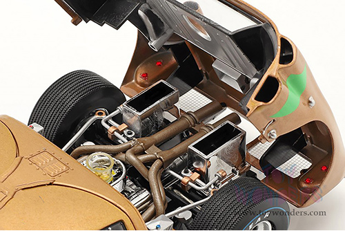 Shelby - Ford GT-40 MK II Le Mans #4 (1966, 1/18 scale diecast model car, Gold) SC414G