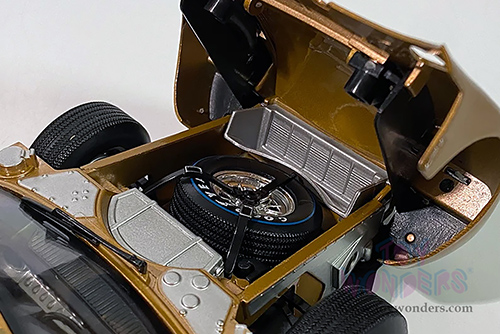 Shelby - Ford GT-40 MK II Le Mans #4 (1966, 1/18 scale diecast model car, Gold) SC414G