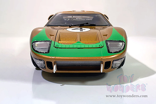 Shelby - Ford GT-40 MK II Le Mans #4 (1966, 1/18 scale diecast model car, Gold) SC414G