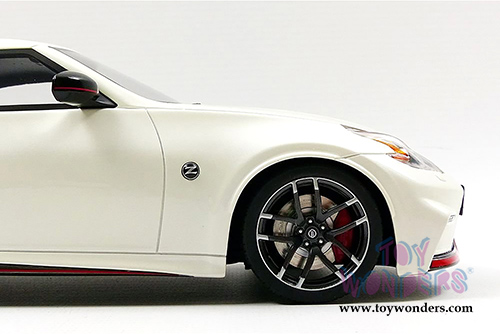 GT Spirit - Nissan 370Z Fairlady Z Nismo Hard Top (2015, 1/18 scale resin model car, White) ZM096