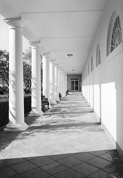 white house colonnade