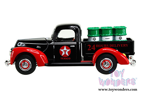 Texaco - Texaco Ford Pick-Up Truck with Oil Barrels (1940, 1/32 scale diecast model car, Red w/Black) 0613BK