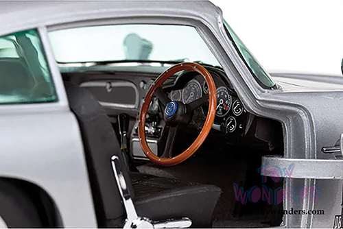 Sun Star European - Aston Martin DB5 Hard Top (1963, 1/18 scale diecast model car, Silver Grey) 1005SV