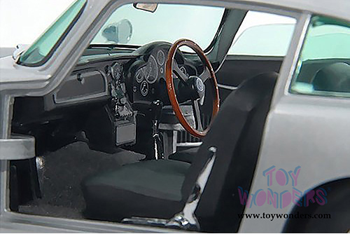 Sun Star European - Aston Martin DB5 Hard Top (1963, 1/18 scale diecast model car, Silver Grey) 1005SV