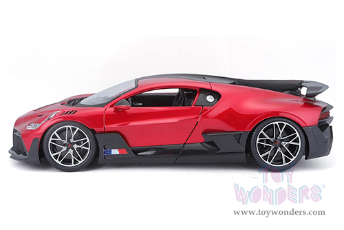 BBurago - Bugatti Divo Hardtop (1/18 scale diecast model car, Red) 11045R