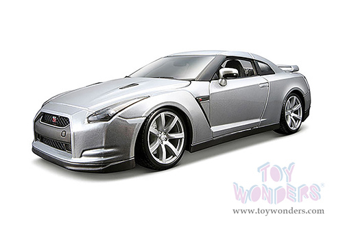 Bburago - Nissan GTR Hard Top (2009, 1/18 scale diecast model car, Silver) 12079SV