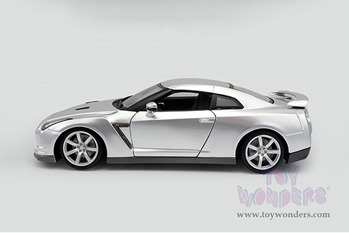 Bburago - Nissan GTR Hard Top (2009, 1/18 scale diecast model car, Silver) 12079SV