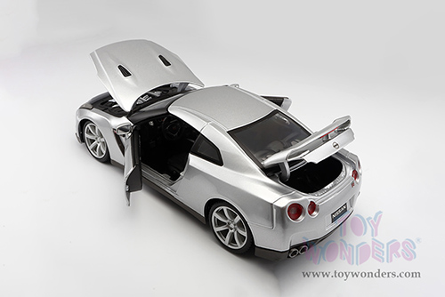 Bburago - Nissan GTR Hard Top (2009, 1/18 scale diecast model car, Silver) 12079SV