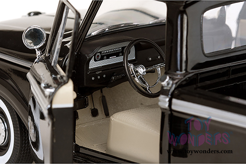 Sun Star USA - Ford F-100 Custom Cab Pickup (1965, 1/18 scale diecast model car, Raven Black) 1273BK