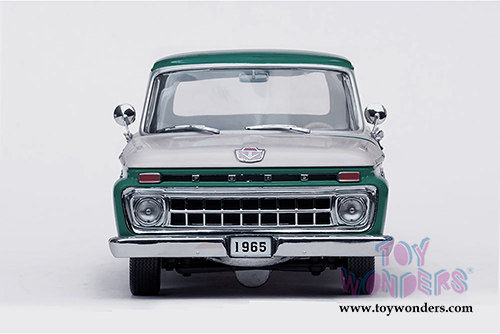 Sun Star USA - Ford F-100 Custom Cab Pickup (1965, 1/18 scale diecast model car, Wimbledon White/Holly Green) 1274GN