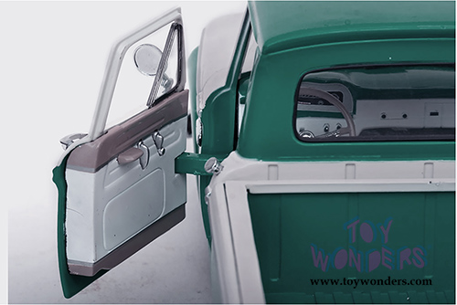 Sun Star USA - Ford F-100 Custom Cab Pickup (1965, 1/18 scale diecast model car, Wimbledon White/Holly Green) 1274GN