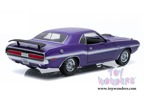 Greenlight - Dodge Challenger R/T Hemi Hard Top (1970, 1/18 scale diecast model car, Plum Purple) 12930