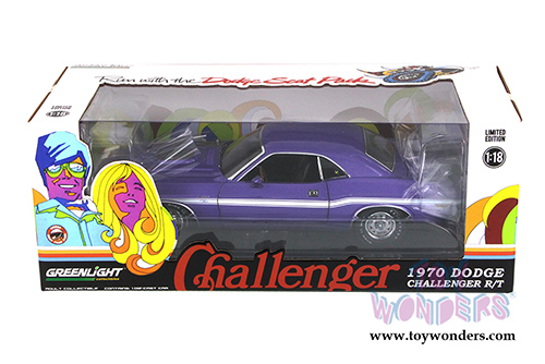 Greenlight - Dodge Challenger R/T Hemi Hard Top (1970, 1/18 scale diecast model car, Plum Purple) 12930