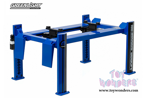 Greenlight  - Four Post Lift Mopar Edition (1/18 scale diecast model accessory, Blue/Black) 12967