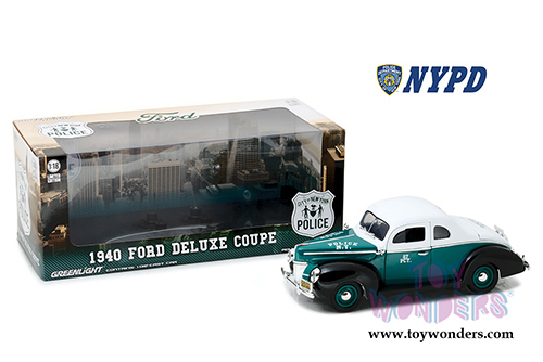 Greenlight - Ford Deluxe Coupe New York City Police Department NYPD (1940, 1/18 scale diecast model car, White/Green/Black) 12972