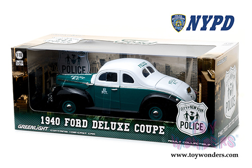 Greenlight - Ford Deluxe Coupe New York City Police Department NYPD (1940, 1/18 scale diecast model car, White/Green/Black) 12972