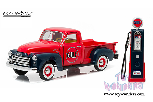 Greenlight - GMC 150 Pickup Truck Gulf Oil with Vintage Gas Pump (1950, 1/18 scale diecast model car, Red w/Dark Blue) 12984