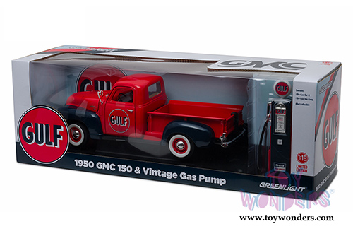 Greenlight - GMC 150 Pickup Truck Gulf Oil with Vintage Gas Pump (1950, 1/18 scale diecast model car, Red w/Dark Blue) 12984