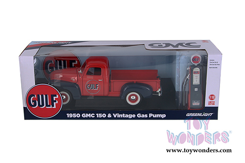 Greenlight - GMC 150 Pickup Truck Gulf Oil with Vintage Gas Pump (1950, 1/18 scale diecast model car, Red w/Dark Blue) 12984