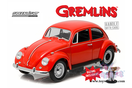 Greenlight Hollywood - Gremlins Volkswagen Beetle Hard Top with Gizmo figure (1967, 1/18 scale diecast model car, Red) 12985