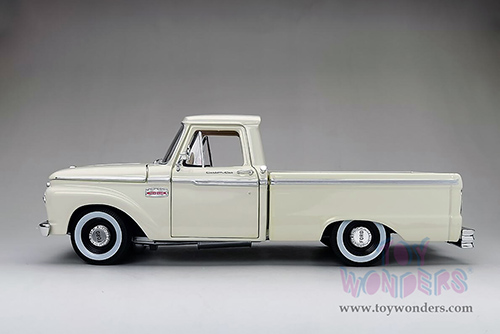 Sun Star - Ford F-100 Custom Cab Pickup (1965, 1/18 scale diecast model car, White) 1302