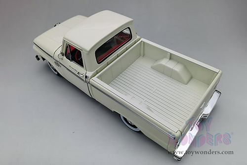 Sun Star - Ford F-100 Custom Cab Pickup (1965, 1/18 scale diecast model car, White) 1302